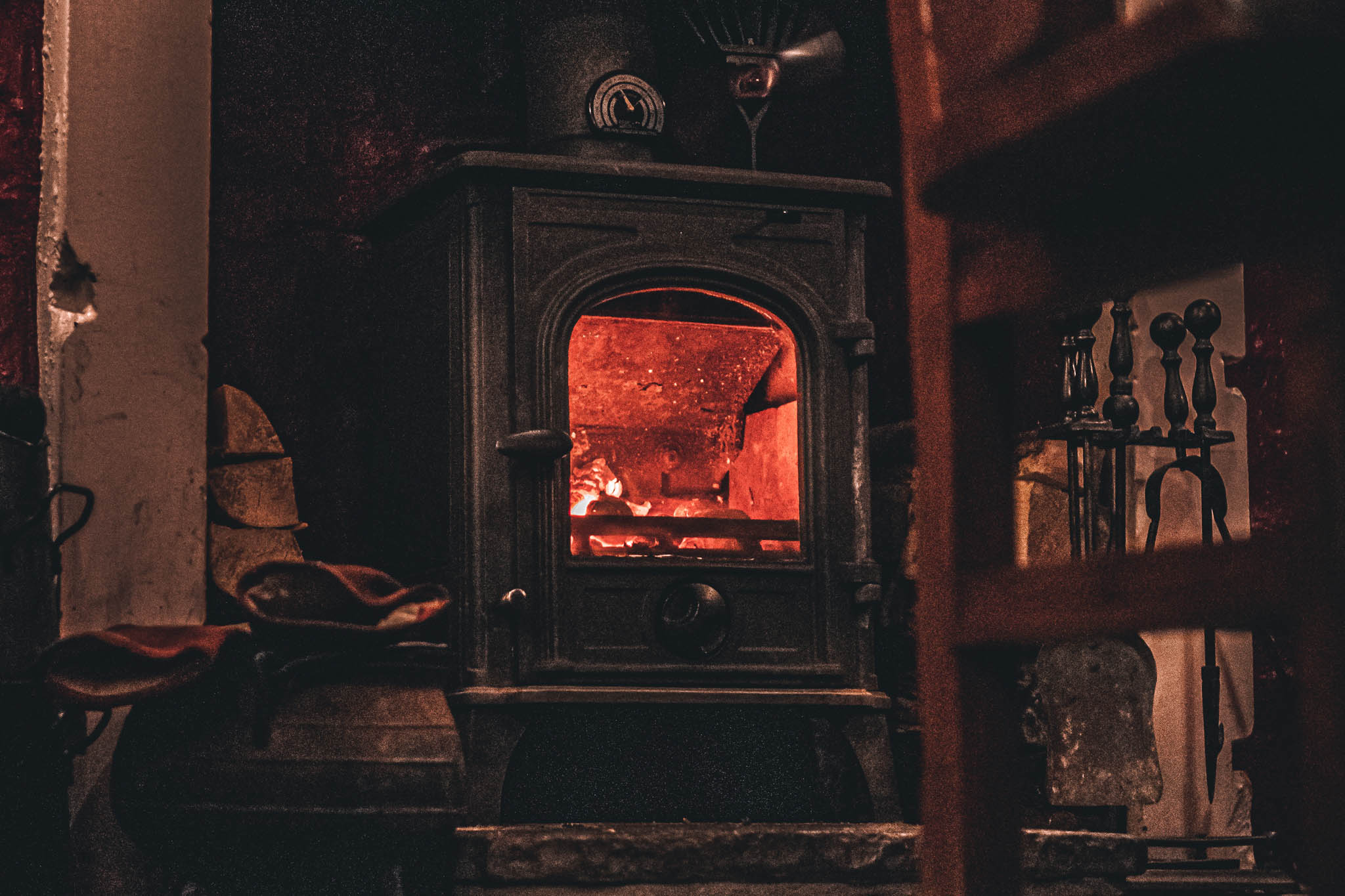 Lit cast iron log burning stove
